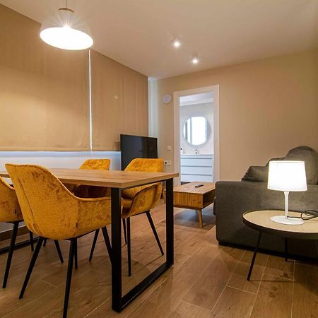 Apartamentos 1 Abril مالقة المظهر الخارجي الصورة