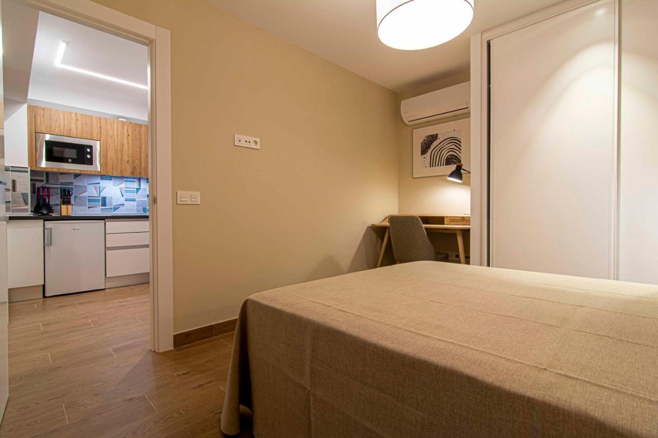 Apartamentos 1 Abril مالقة المظهر الخارجي الصورة