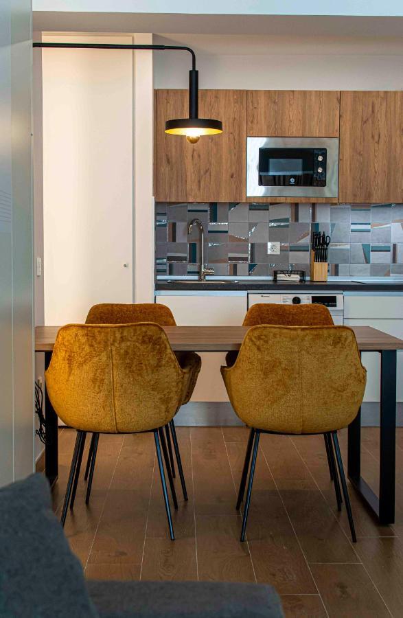 Apartamentos 1 Abril مالقة المظهر الخارجي الصورة