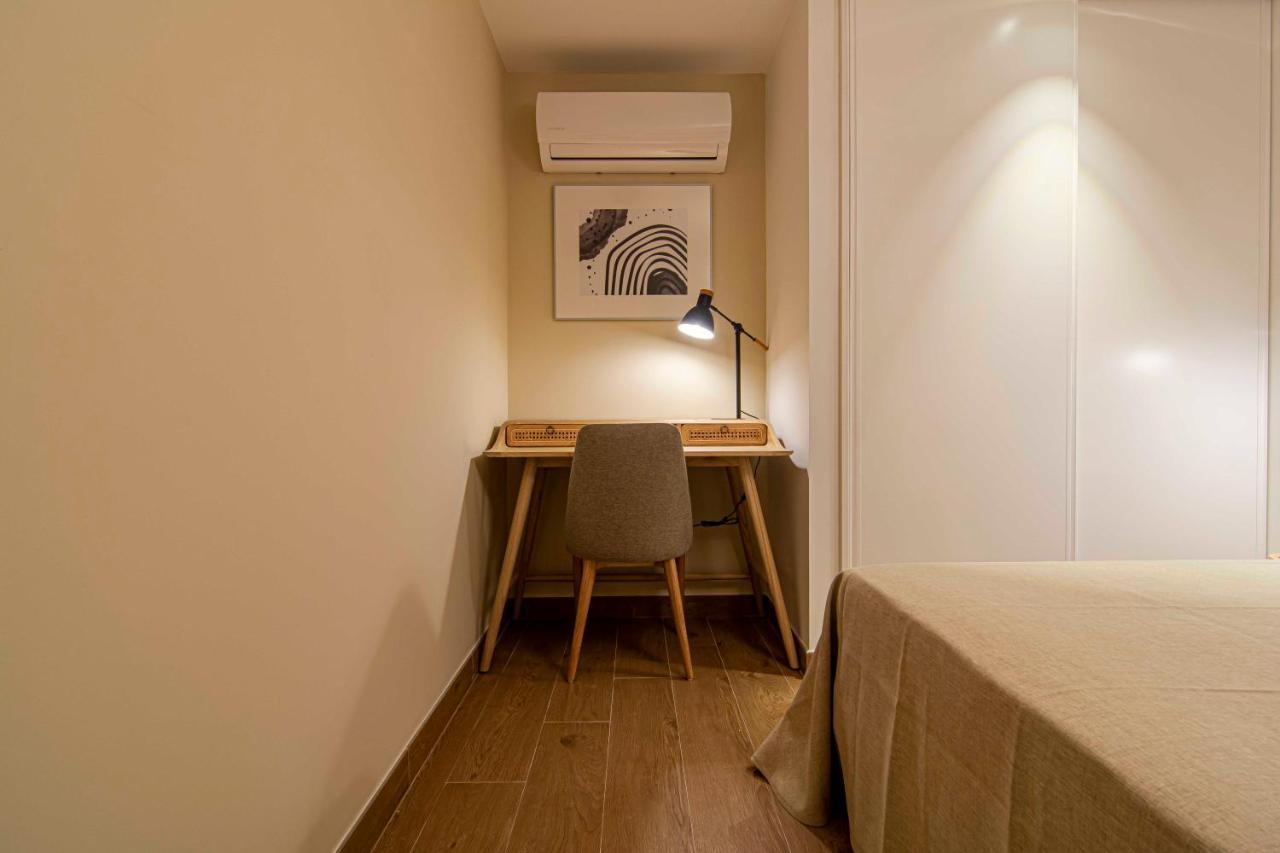 Apartamentos 1 Abril مالقة المظهر الخارجي الصورة