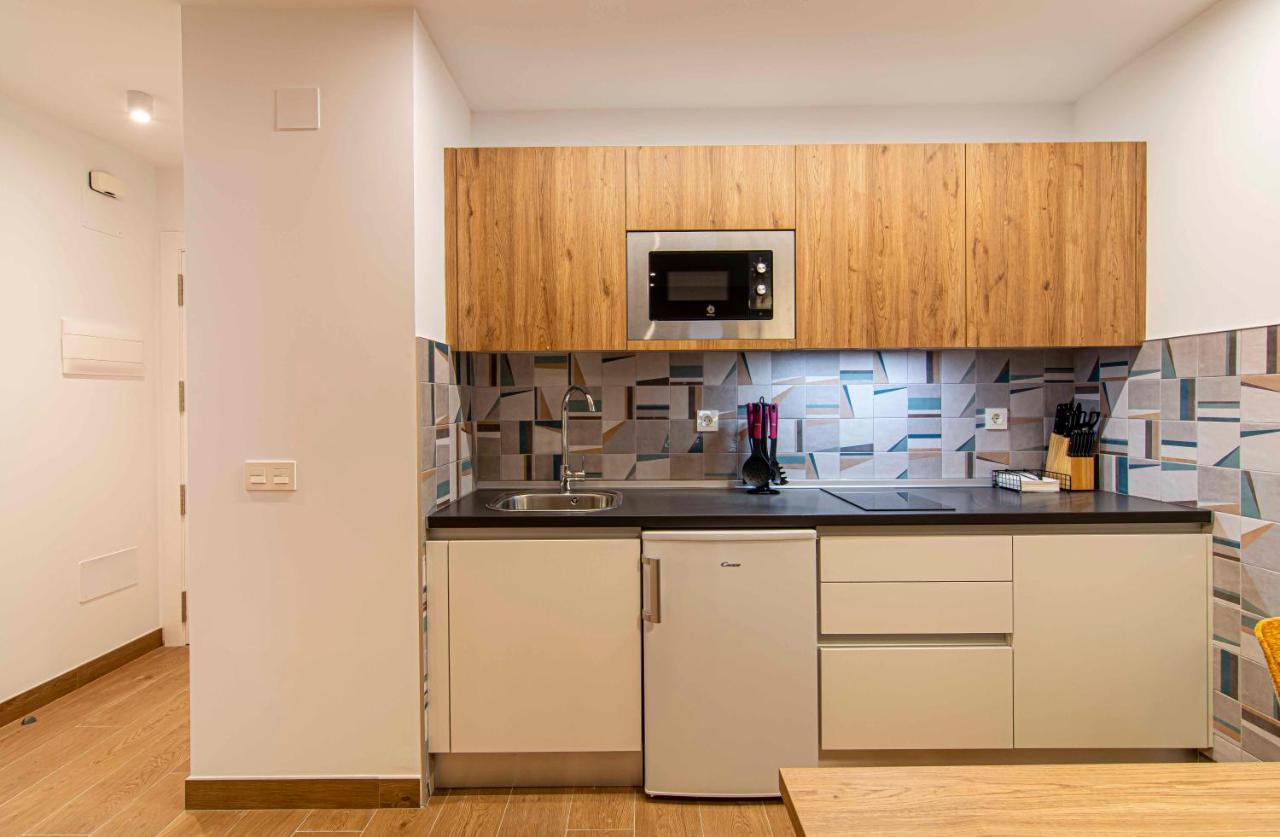 Apartamentos 1 Abril مالقة المظهر الخارجي الصورة