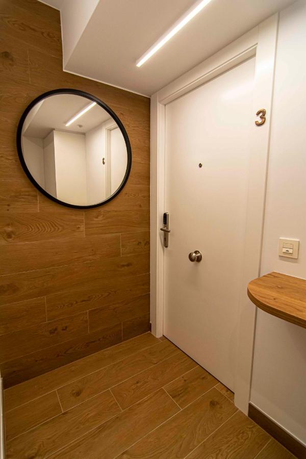Apartamentos 1 Abril مالقة المظهر الخارجي الصورة