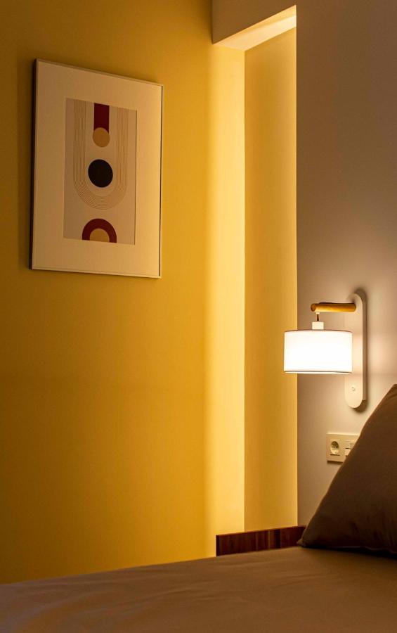 Apartamentos 1 Abril مالقة المظهر الخارجي الصورة