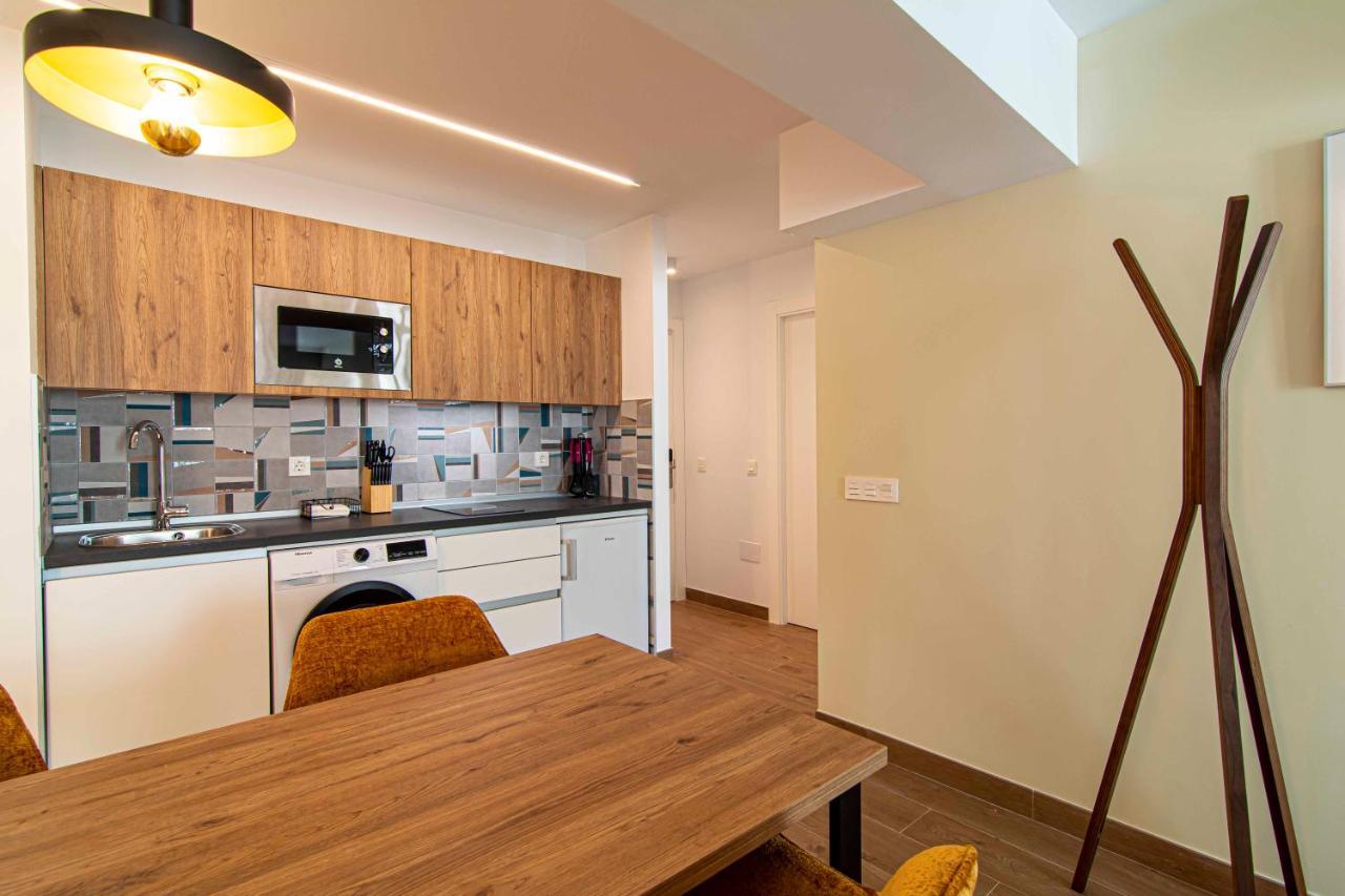 Apartamentos 1 Abril مالقة المظهر الخارجي الصورة