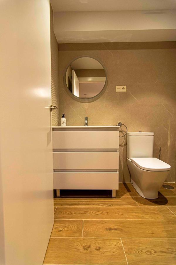 Apartamentos 1 Abril مالقة المظهر الخارجي الصورة