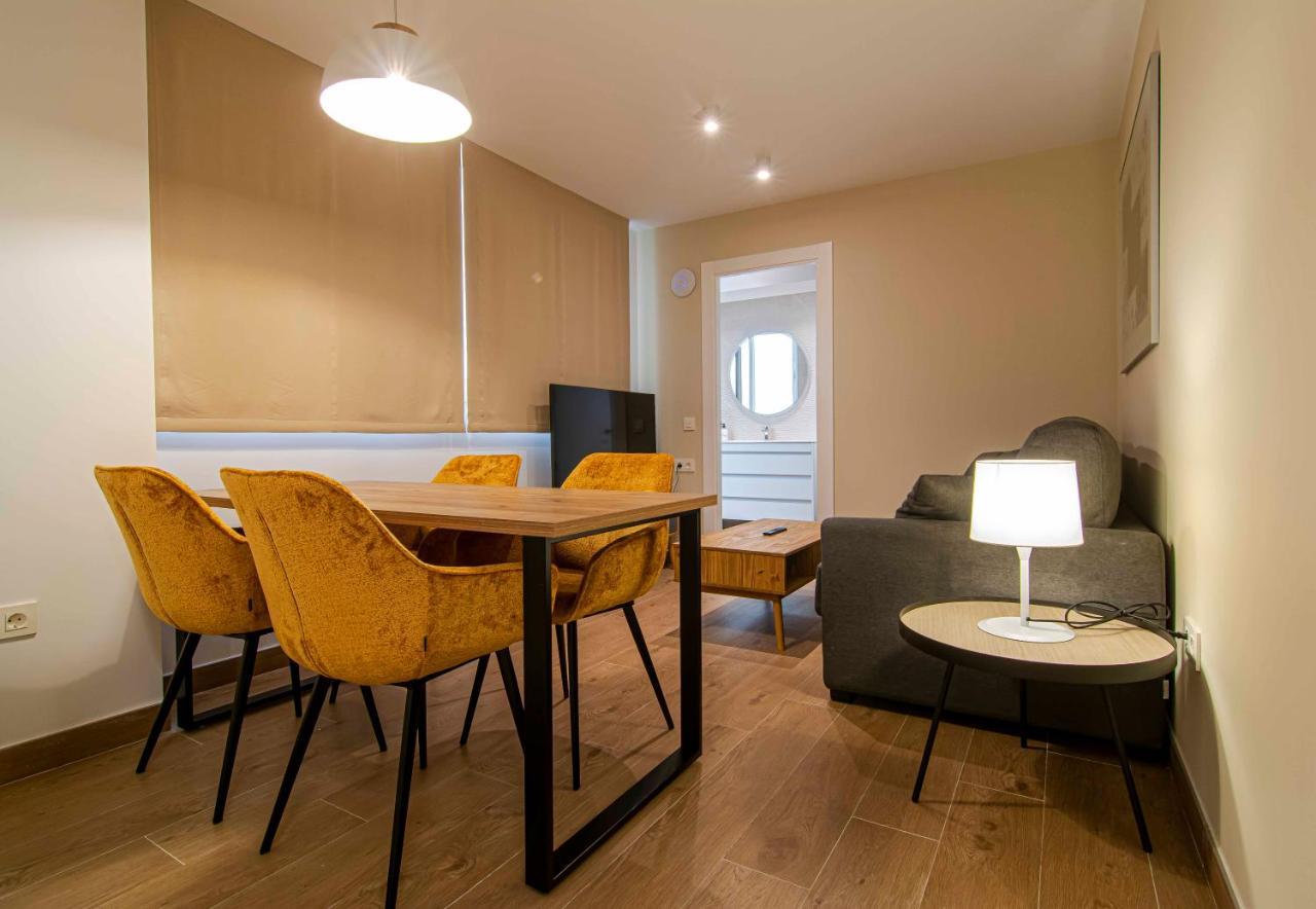 Apartamentos 1 Abril مالقة المظهر الخارجي الصورة
