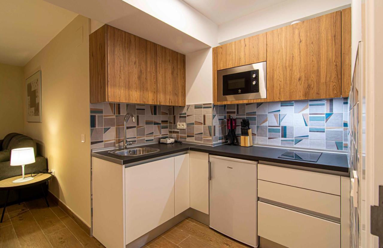 Apartamentos 1 Abril مالقة المظهر الخارجي الصورة
