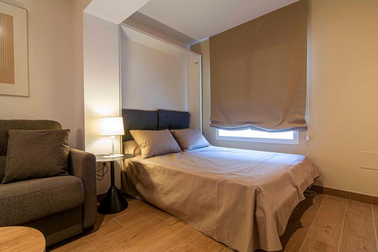 Apartamentos 1 Abril مالقة المظهر الخارجي الصورة