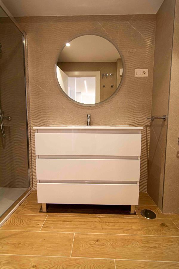 Apartamentos 1 Abril مالقة المظهر الخارجي الصورة