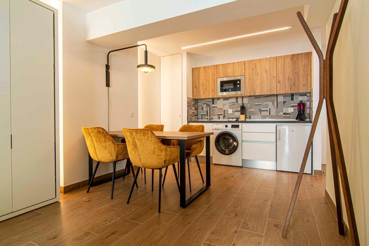 Apartamentos 1 Abril مالقة المظهر الخارجي الصورة