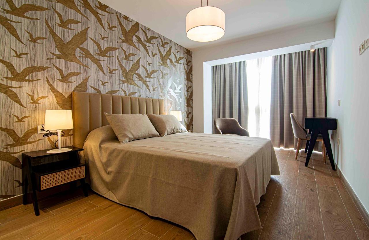 Apartamentos 1 Abril مالقة المظهر الخارجي الصورة